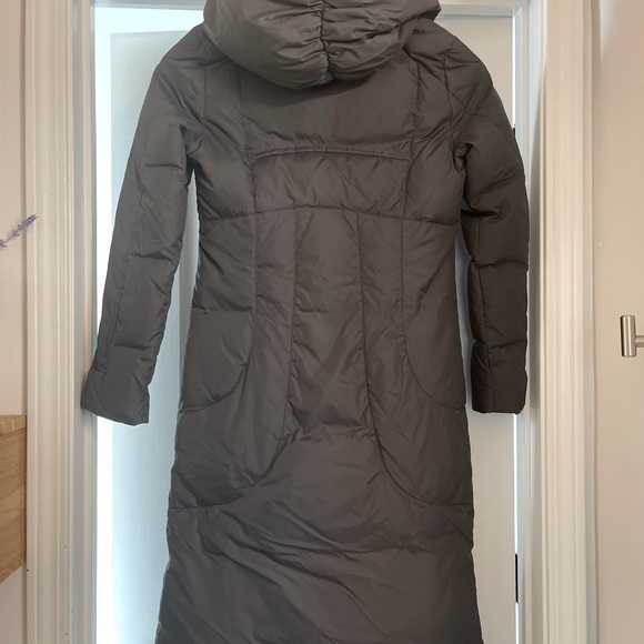 TAHARI - Picture 4 of 11